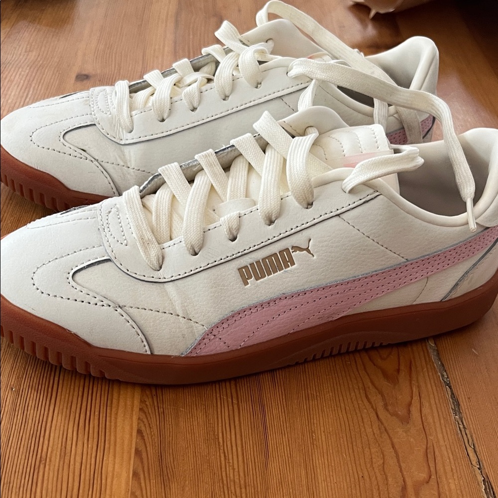 Puma Club Era ll Sneaker, size 7.5, Excellent Condition